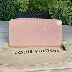 Like NEW 🔥 Pristine condition Louis Vuitton Pink Paten leather zip around Wallet